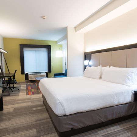 Holiday Inn Express Hotel & Suites Erie An Ihg Hotel Норт Ийст Екстериор снимка