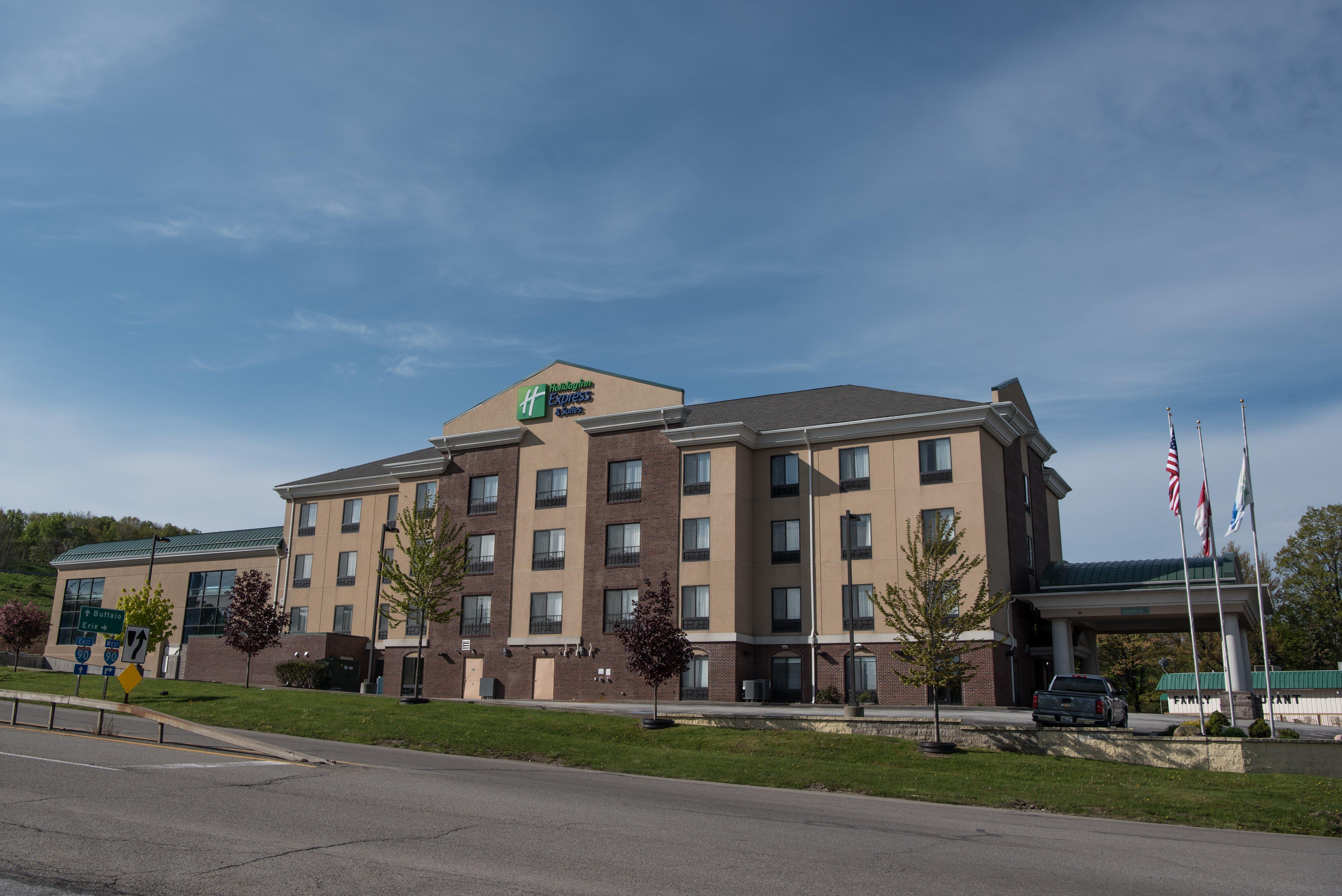 Holiday Inn Express Hotel & Suites Erie An Ihg Hotel Норт Ийст Екстериор снимка