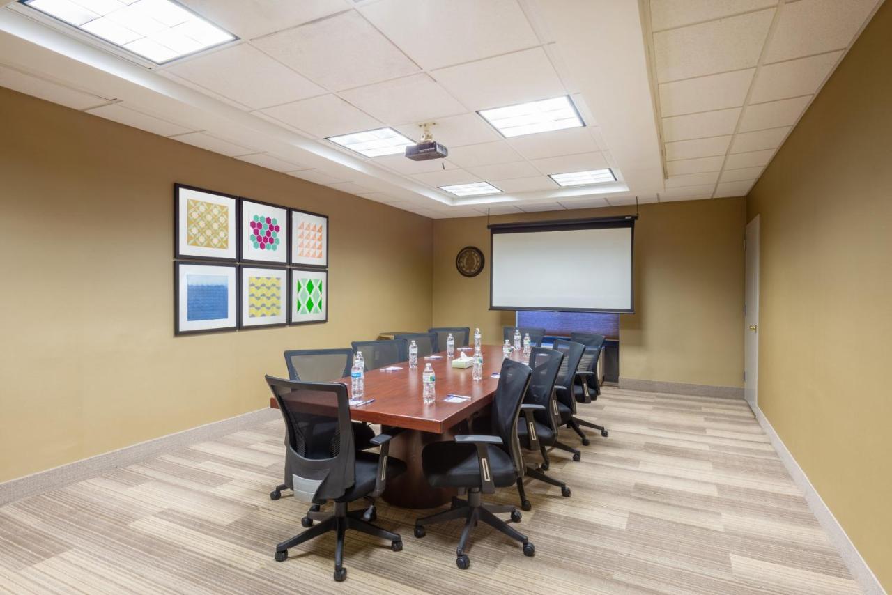 Holiday Inn Express Hotel & Suites Erie An Ihg Hotel Норт Ийст Екстериор снимка
