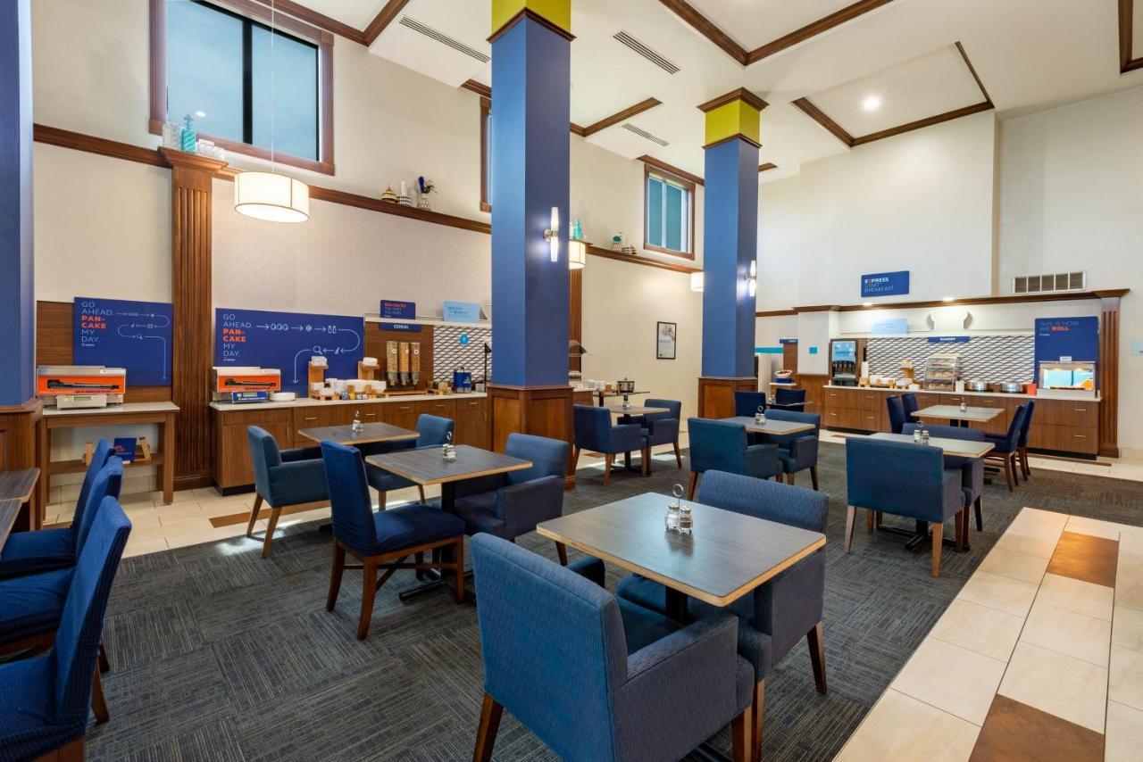Holiday Inn Express Hotel & Suites Erie An Ihg Hotel Норт Ийст Екстериор снимка