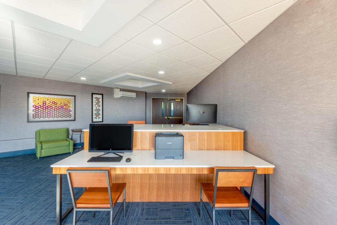 Holiday Inn Express Hotel & Suites Erie An Ihg Hotel Норт Ийст Екстериор снимка