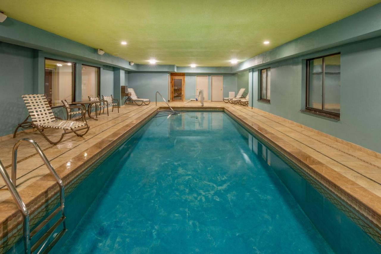 Holiday Inn Express Hotel & Suites Erie An Ihg Hotel Норт Ийст Екстериор снимка
