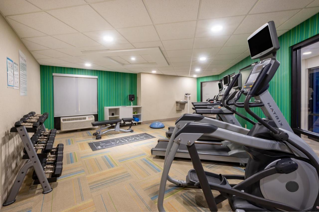 Holiday Inn Express Hotel & Suites Erie An Ihg Hotel Норт Ийст Екстериор снимка