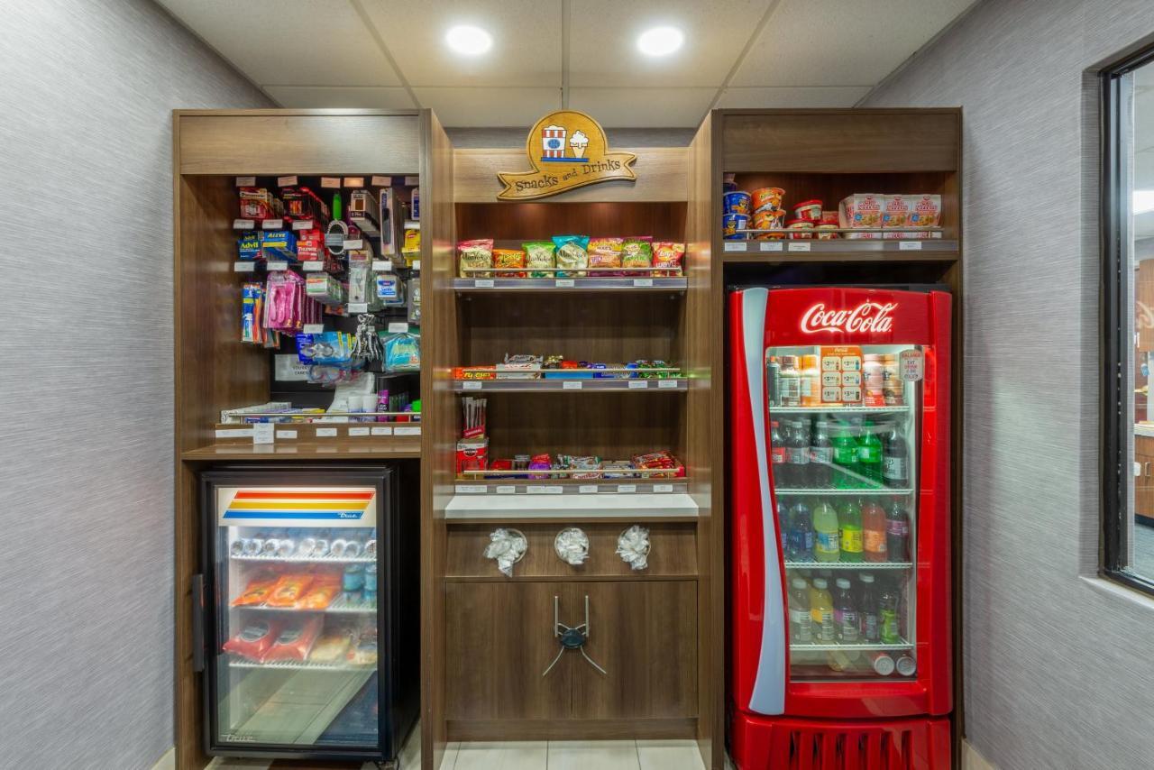 Holiday Inn Express Hotel & Suites Erie An Ihg Hotel Норт Ийст Екстериор снимка